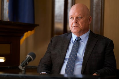 Michael Chiklis regresa como director y también como actor a la segunda temporada de 'Accused'.