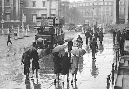 Trafalgar Square, en una imagen de finales de los a?os veinte, es uno de los escenarios londinenses de la obra de Virginia Woolf.