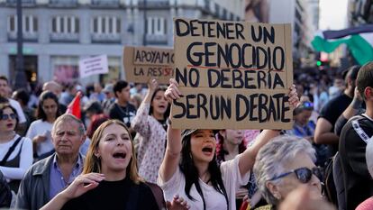 Decenas de personas se concentran en Madrid contra las matanzas de civiles en Gaza por parte de Israel, el pasado 18 de mayo en Madrid.