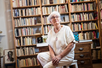 Luz Pichel, poeta, fotografiada en la librería Arrebato de Madrid.