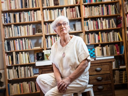 Luz Pichel, poeta, fotografiada en la librería Arrebato de Madrid.