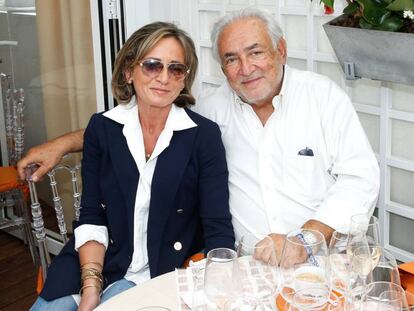 Dominique Strauss-Kahn y Myriam L'Aouffir el año pasado en París.
