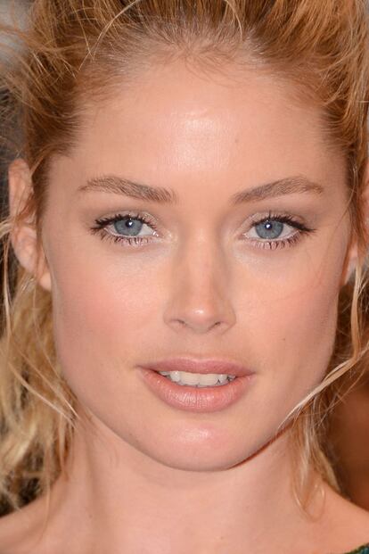 Doutzen Kroes, la prueba de que las rubias también pueden tener cejas grandes.