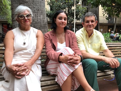 La familia de Ceciclia Monzón: Cecilia Pérez, Helena Monzón y Juan Andrés Monzón, en septiembre de 2022. 