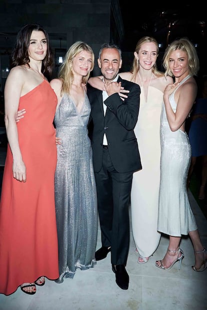 Rachel Weisz, Melanie Laurent, Francisco Costa (director creativo de Calvin Klein), Emily Blunt y Sienna Miller. 