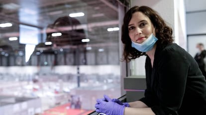 Isabel Díaz Ayuso en su visita al 'hospital de campaña' de Ifema, en Madrid, el pasado sábado.