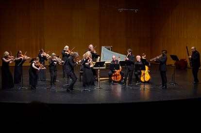 Integrantes de AKAMUS durante la interpretación del 'Concierto de Brandeburgo núm. 2’ de Bach, el viernes en Santander.