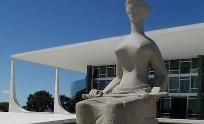 Est&aacute;tua da Justi&ccedil;a, em frente ao Supremo Tribunal Federal.