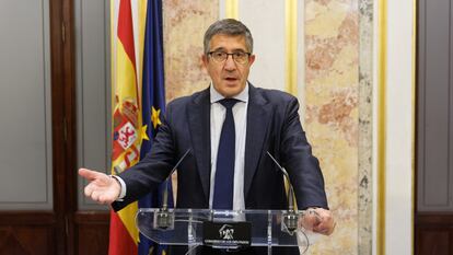 El portavoz del PSOE en el Congreso, Patxi López, durante la sesión constitutiva de las Cortes, el 17 de agosto.