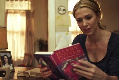 Poppy Montgomery, en el papel de J. K. Rowling.