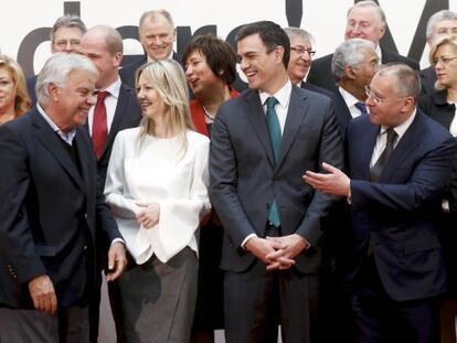 Foto de família de la trobada socialista que té lloc a Madrid.