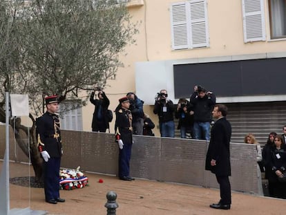 El presidente Macron homenajea en Ajaccio (C&oacute;rcega) al prefecto &Eacute;rignac, asesinado hace 20 a&ntilde;os