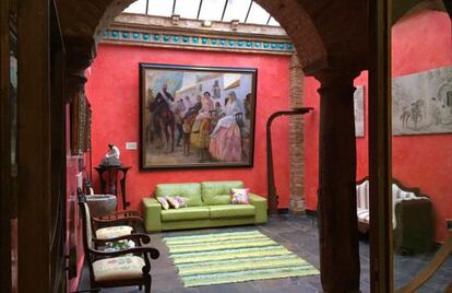 Patio de los apartamentos turísticos Palacio Sirvente de Mieres, en Andújar (Jaén).