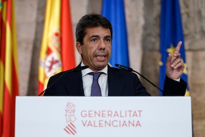 El president de la Generalitat, Carlos Mazón, durante su comparecencia para anunciar la composición del nuevo Gobierno valenciano de coalición entre el PP y Vox, que tomará posesión por la tarde.