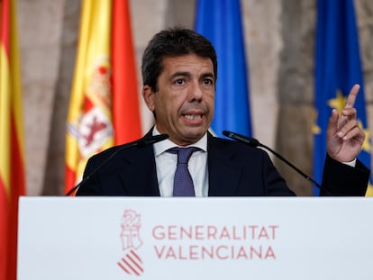 El president de la Generalitat, Carlos Mazón, durante su comparecencia para anunciar la composición del nuevo Gobierno valenciano de coalición entre el PP y Vox, que tomará posesión por la tarde.