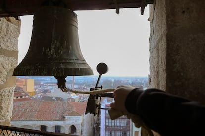  Toque de campanas en la Iglesia de San Juan en Zamora para celebrar que el toque manual de campanas ha sido declarado Patrimonio Cultural Inmaterial de la Humanidad.

