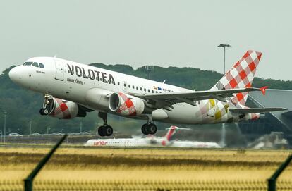 Un avión de Volotea, en el aeropuerto de Lila (Francia).