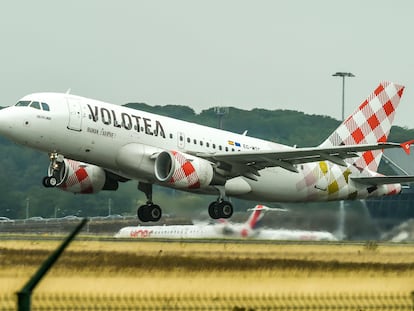 Un avión de Volotea, en el aeropuerto de Lila (Francia).