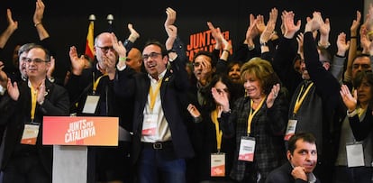 Candidats de Junts per Catalunya celebren els resultats electorals.