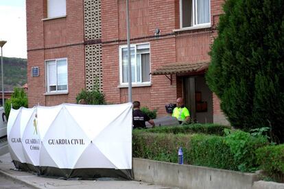 Efectivos de la Guardia Civil intervienen en el último asesinato machista de un menor a manos de su padre en Teruel el pasado día 7.