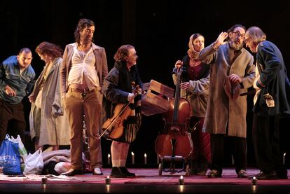 Ensayo de <i>El Nacional</i>, de Els Joglars, ayer por la mañana en el Nuevo Teatro Alcalá, en Madrid.