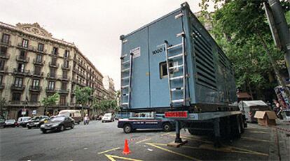 Grupo electrnico instalado ayer en la confluencia de las calles de Vlencia y Roger de Llria, en Barcelona