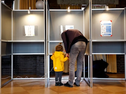 Votación en un colegio electoral de Nimega (Países Bajos), este jueves.