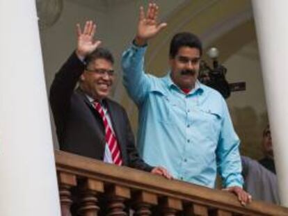 El presidente de Venezuela, Nicolás Maduro (d), y el canciller Elías Jaua (i).