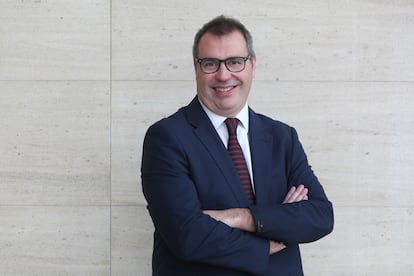 Josep Montañés ocupará el cargo de director general corporativo de Ecoener. Montañés fue director global de financiación de proyectos de Banco Sabadell, donde ha desarrollado toda su carrera profesional. Desde el año 2003 es especialista en la financiación de proyectos de energías renovables, participando en el desarrollo de más de 15.000 MW alrededor del mundo, fundamentalmente en tecnología eólica, fotovoltaica, hidroeléctrica, termosolar y biomasa.