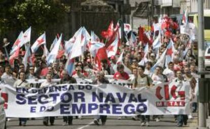 Delegados de la CIG del Metal se han manifestado por las calles de Santiago de Compostela para defender la situación de los astilleros de la comunidad gallega. EFE/ Archivo