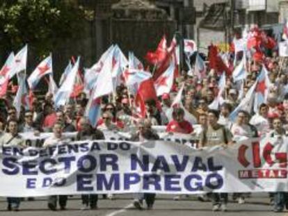 Delegados de la CIG del Metal se han manifestado por las calles de Santiago de Compostela para defender la situación de los astilleros de la comunidad gallega. EFE/ Archivo