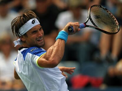 Ferrer golpea durante el duelo contra Kukushkin.