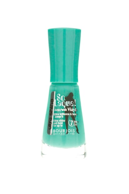 Divertida laca de uñas de Bourjois en el tono Bleu Model. Cuesta unos 9 euros.