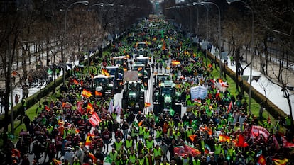 Manifestación de los agricultores, ganaderos y pescadores este lunes en Madrid.