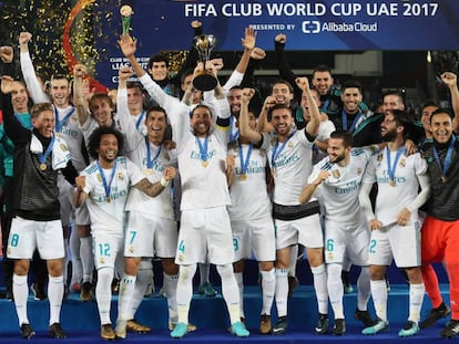 Real Madrid ergue o troféu do Mundial de Clubes