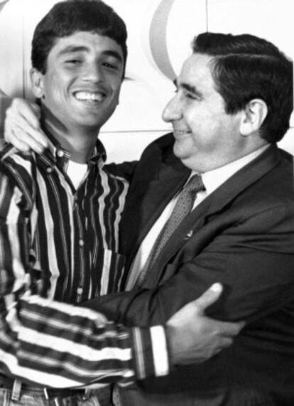 Lendoiro, con el brasileño Bebeto, en una imagen de 1994.