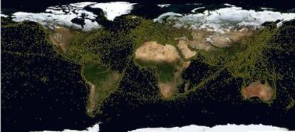 Último mapa disponible de la posición de 60.000 barcos diferentes, según los datos recibidos en la Estación Espacial Internacional y en el satélite noruego <i>AISSat-1</i>.