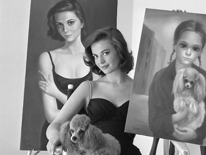 Actress Natalie Wood with two portraits by Margaret Keane, in 1961