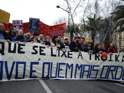 Manifestaci&oacute;n contra los ajustes impuestos por la troika, el 2 de marzo en Lisboa.