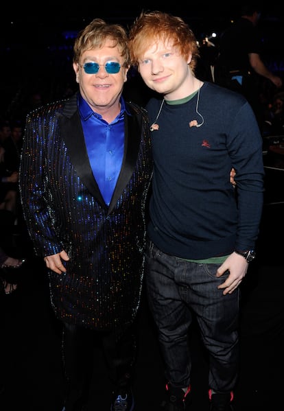 Elton John y Ed Sheeran en la fiesta posterior a los premios Grammy, el 10 de febrero de 2013. 