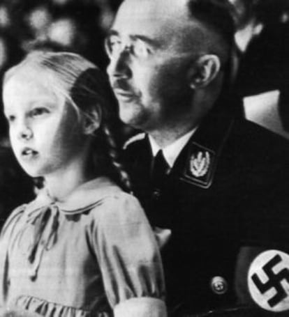 Himmler con su hija Gudrun en 1938.