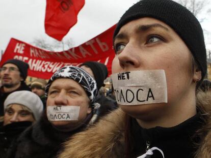 Miles de personas se manifestaron en las calles de Rusia en 2011 para protestar por lo que consideraban un fraude electoral.