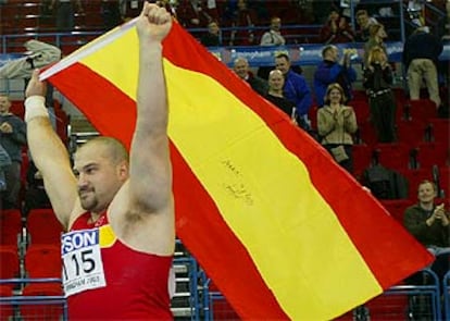 Manolo Martínez, con la bandera española, celebrando su victoria el pasado viernes.

Svetlana Feofanova.