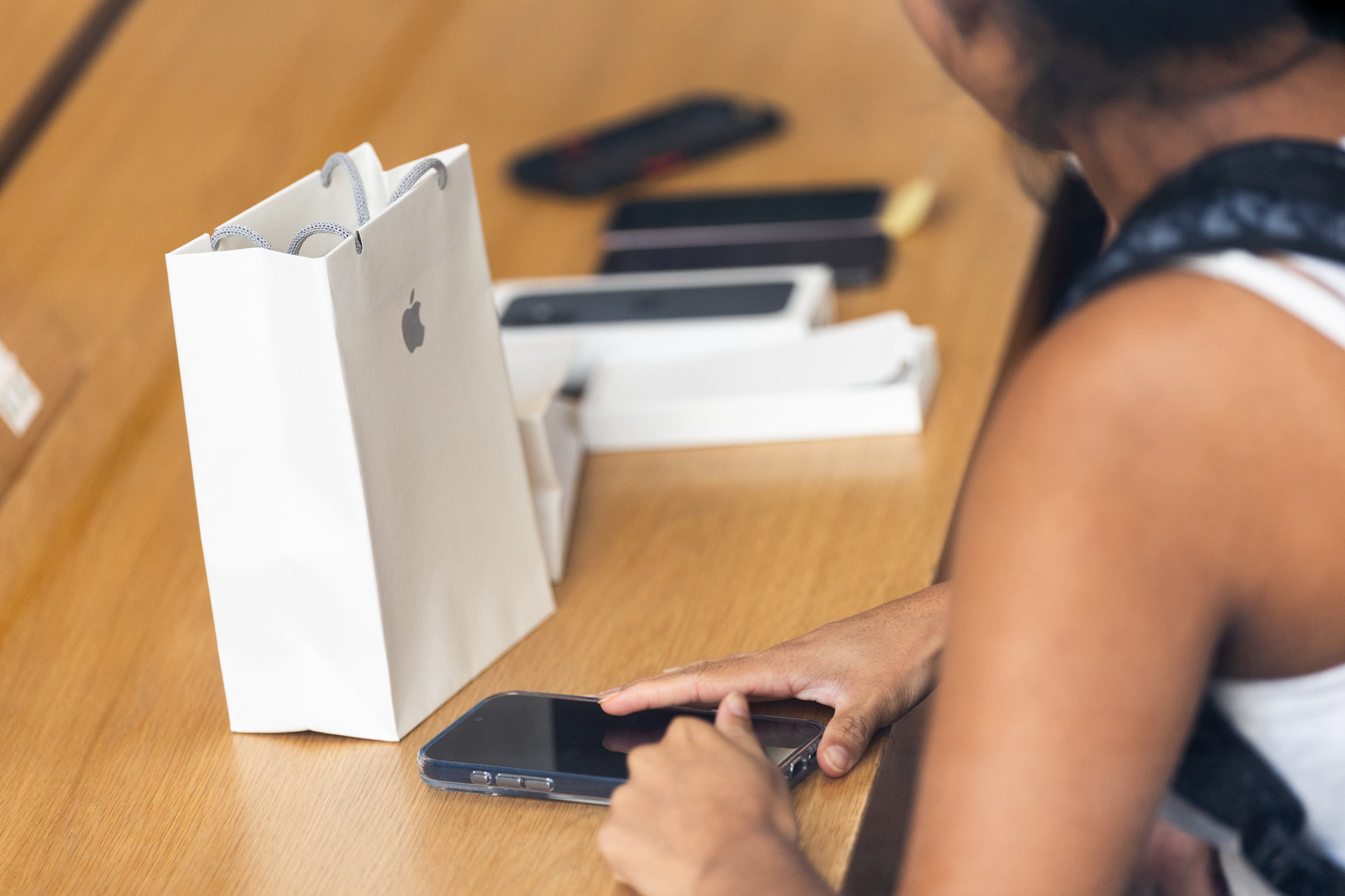 Las ventas de iPhone y Mac impulsan un 20% los beneficios de Apple en nueve meses hasta los 101.464 millones de dólares