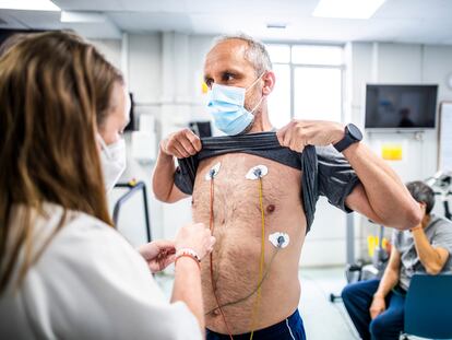 Alberto Fernández, en la unidad de rehabilitación cardiaca del Gregorio Marañón, en Madrid.