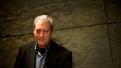 Paul Auster posa antes de la presentación de la traducción al español de su novela '4 3 2 1' en Bilbao, el 6 de septiembre de 2017.