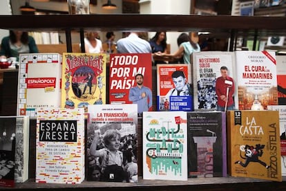 Libros políticos en un escaparate de Madrid.