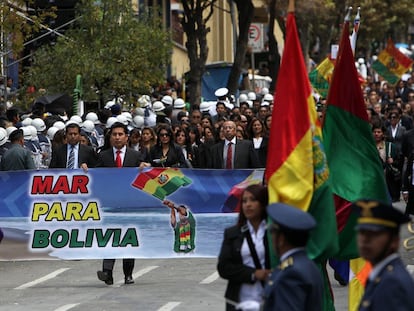 Ciudadanos bolivianos participan de los actos por el Día del Mar.