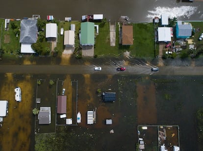 Vista aérea de una calle inundada en Texas tras la tormenta tropical Imelda.