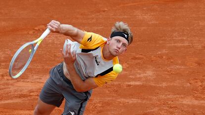 Roquebrune Cap Martin (France), 13/04/2021.- Alejandro Davidovich Fokina of Spain in action during his second round match against Matteo Berrettini of Italy at the Monte-Carlo Rolex Masters tournament ?in Roquebrune Cap Martin, France, 13 April 2021. (Tenis, Francia, Italia, España) EFE/EPA/SEBASTIEN NOGIER